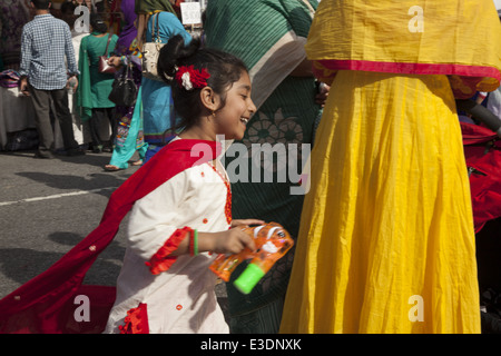 Straßenfest in "Little Bangladesh", McDonald Avenue, Kensington Nachbarschaft, Brooklyn, New York City. Stockfoto