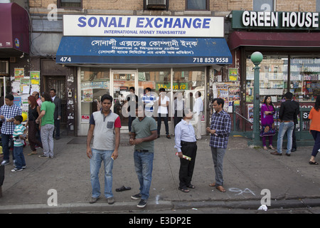 Straßenfest in "Little Bangladesh", McDonald Avenue, Kensington Nachbarschaft, Brooklyn, New York City. Stockfoto