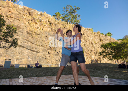 Brisbane Australien, Queensland Kangaroo Point Cliffs, Count White Park, Erwachsene Erwachsene Männer Männer Männer, Frau Frauen weibliche Dame, Paar, Tanzen, Besucher reisen Stockfoto