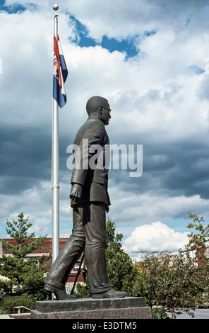 Eine Bronzestatue von Truman ehrt der 33. Präsident der Vereinigten Staaten in seiner Heimatstadt von Unabhängigkeit, Missouri, USA. Stockfoto