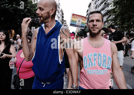 Thessaloniki, Griechenland. 21. Juni 2014. Die Gay Community von Thessaloniki organisiert zum dritten Mal in Folge die Thessaloniki Gay Pride 2014. Hunderte von Schwulen vorgeführt im Zentrum von Thessaloniki © Giannis Papanikos/NurPhoto/ZUMAPRESS.com/Alamy Live-Nachrichten Stockfoto