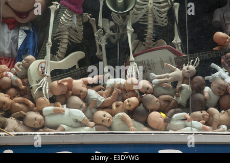 Fenster "Suche & Destroy", Hard-Core-St. Marks pl. Punk-Shop im East Village zu speichern. NEW YORK CITY Stockfoto