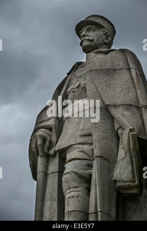 Statue von general Ferdinand Foch auf der Lichtung des Waffenstillstandes / Clairière de l'Armistice, WWI-Denkmal in Compiègne, Frankreich Stockfoto