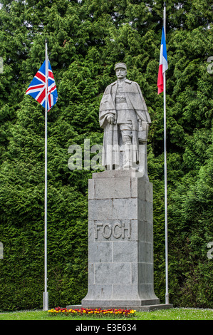 Statue von general Ferdinand Foch auf der Lichtung des Waffenstillstandes / Clairière de l'Armistice, WWI-Denkmal in Compiègne, Frankreich Stockfoto