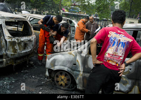 Kuala Lumpur, Malaysia. 22. Juni 2014. Nachwirkungen des Auto stürzte in Brandereignis in Kuala Lumpur, Malaysia, Freitag, 20. Juni 2014. Joshua Paul/NurPhoto/ZUMAPRESS.com/Alamy © Live-Nachrichten Stockfoto