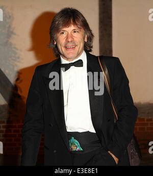 Anreise für die Shakespeares Globe Gala-Dinner mit London: Bruce Dickinson wo: London, Vereinigtes Königreich bei: 17. Oktober 2013 Stockfoto