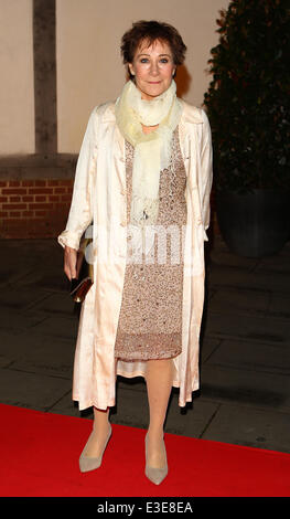 Anreise für die Shakespeares Globe Gala-Dinner mit London: Zoe Wanamaker wo: London, Vereinigtes Königreich bei: 17. Oktober 2013 Stockfoto