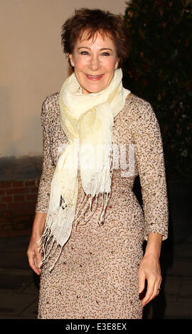 Anreise für die Shakespeares Globe Gala-Dinner mit London: Zoe Wanamaker wo: London, Vereinigtes Königreich bei: 17. Oktober 2013 Stockfoto