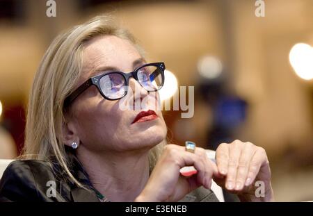 Der 13. Welt-Gipfel der Friedensnobelpreisträger statt im polnischen Parlament. Schauspielerin Sharon Stone vergeben werden in diesem Jahr mit dem Friedenspreis der Gipfel für ihre HIV/AIDS-humanitäre Arbeit Featuring: Sharon Stone wo: Warschau, Polen bei: 22 Oct 2 Stockfoto