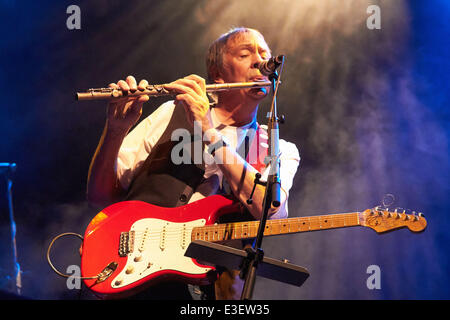 Kamel führen live in Konzert im Rathaus Featuring: Andy Latimer wo: Salisbury, Wiltshire, Großbritannien wenn: 22. Oktober 2013 Stockfoto