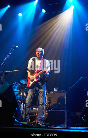 Kamel führen live in Konzert im Rathaus Featuring: Andy Latimer wo: Salisbury, Wiltshire, Großbritannien wenn: 22. Oktober 2013 Stockfoto