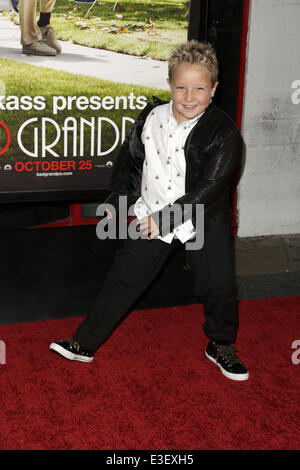 Premiere von Paramount Pictures "Jackass Geschenke: schlechte Opa" auf der TCL Chinese Theatre mit: Jackson Nicoll Where: Los Angeles, CA, Vereinigte Staaten von Amerika bei: 23. Oktober 2013 Stockfoto