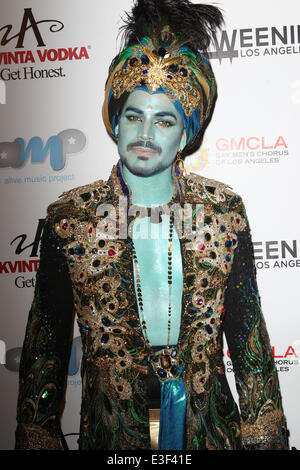 Halloweenie 2013 begünstigt Homosexuell Männer Chor von Los Angeles (GMCLA) an der Los Angeles Theater Featuring statt: Adam Lambert wo: Los Angeles, California, Vereinigte Staaten von Amerika bei: 25. Oktober 2013 Stockfoto