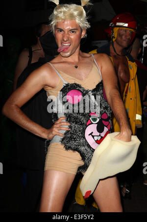 Halloweenie 2013 begünstigt Homosexuell Männer Chor von Los Angeles (GMCLA) an der Los Angeles Theater Featuring statt: Teilnehmer wo: Los Angeles, California, Vereinigte Staaten von Amerika bei: 25. Oktober 2013 Stockfoto