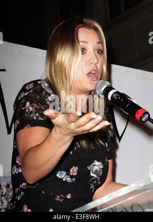 Die Amanda Stiftung jährliche Bow Wow Beverly Hills Halloween-Event in zwei Rodeo mit: Kaley Cuoco wo: Beverly Hills, Kalifornien, Vereinigte Staaten, wann: 27. Oktober 2013 Stockfoto