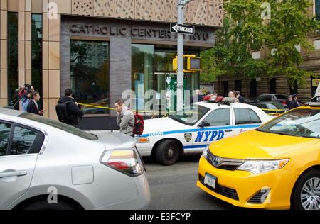 Untersuchung an NYU Skirball Center for the Performing Arts in New York City mit der Polizei: Atmosphäre wo: New York City, NY, Vereinigte Staaten, wann: 31. Oktober 2013 Stockfoto