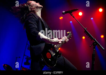 Alter Bridge führen live im Konzert in der Heineken Music Hall Featuring: Alter Bridge, Myles Kennedy wo: Amsterdam, Niederlande: 3. November 2013 Stockfoto