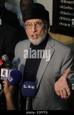 Lahore, Pakistan. 23. Juni 2014. Pakistanische Kleriker Tahir-Ul-Qadri sprechen Medien Personen während einer Pressekonferenz in Lahore am 23. Juni 2014. Bildnachweis: Pazifische Presse/Alamy Live-Nachrichten Stockfoto