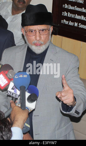 Lahore, Pakistan. 23. Juni 2014. Pakistanische Kleriker Tahir-Ul-Qadri sprechen Medien Personen während einer Pressekonferenz in Lahore am 23. Juni 2014. Bildnachweis: Pazifische Presse/Alamy Live-Nachrichten Stockfoto