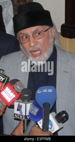 Lahore, Pakistan. 23. Juni 2014. Pakistanische Kleriker Tahir-Ul-Qadri sprechen Medien Personen während einer Pressekonferenz in Lahore am 23. Juni 2014. Bildnachweis: Pazifische Presse/Alamy Live-Nachrichten Stockfoto