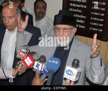 Lahore, Pakistan. 23. Juni 2014. Pakistanische Kleriker Tahir-Ul-Qadri sprechen Medien Personen während einer Pressekonferenz in Lahore am 23. Juni 2014. Bildnachweis: Pazifische Presse/Alamy Live-Nachrichten Stockfoto