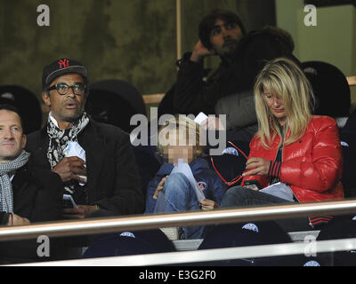 Prominenten sehen Sie Paris Saint Deutsch am RSC Anderlecht in der UEFA Champions League-Gruppe C-Partie im Parc des Princes Featuring statt: Yannick Noah, Isabelle Camus wo: Paris, Frankreich bei: 5. November 2013 Stockfoto