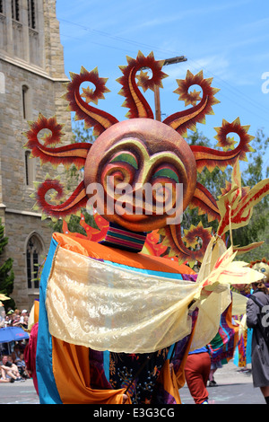 Santa Barbara, Kalifornien, USA. 21. Juni 2014. Sommer-Sonnenwende Parade. © Lisa Werner/Alamy Live-Nachrichten Stockfoto