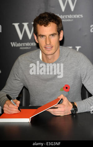 Andy Murray unterschreibt Exemplare seines neuen Buches "Seventy-Seven: mein Weg zu Wimbledon Herrlichkeit ', bei Waterstones Piccadilly Featuring: Andy Murray wo: London, Vereinigtes Königreich bei: 6. November 2013 Stockfoto