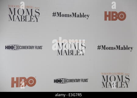 HBO beherbergt Special Screening von Whoopi Goldberg präsentiert Moms Mabley at The Apollo Theater 253 West 125th Street Featuring: Atmosphäre wo: NYC, New York, Vereinigte Staaten von Amerika bei: 7. November 2013 Stockfoto