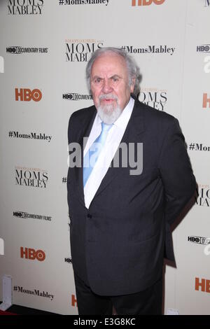 HBO beherbergt Special Screening von Whoopi Goldberg präsentiert Moms Mabley at The Apollo Theater 253 West 125th Street Featuring: George Schlatter Where: NYC, New York, Vereinigte Staaten von Amerika bei: 8. November 2013 Stockfoto