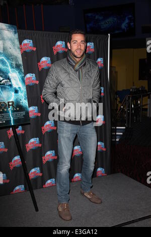 PH präsentiert Zachary Levi fördert seine Starring Rolle als Fandral in Marvel Thor, die finsteren Welt mit einem Handabdruck Zeremonie Featuring: Zachary Levi Where: NYC, New York, Vereinigte Staaten von Amerika bei: 8. November 2013 Stockfoto