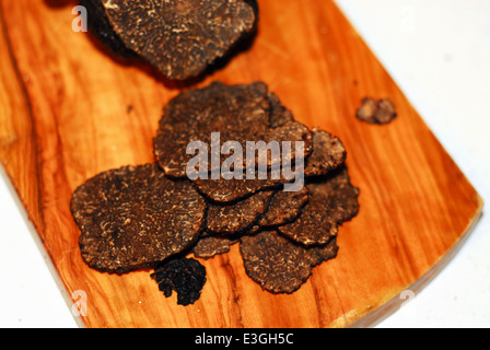 schwarzen Trüffelscheiben Stockfoto