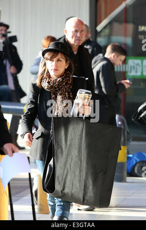 Prominente Gäste am Flughafen Tegel ankommen an Bambi awards 2013.  Mitwirkende: Heiner Lauterbach, Viktoria Skaf wo: Berlin, Deutschland bei: 14. November 2013 Stockfoto