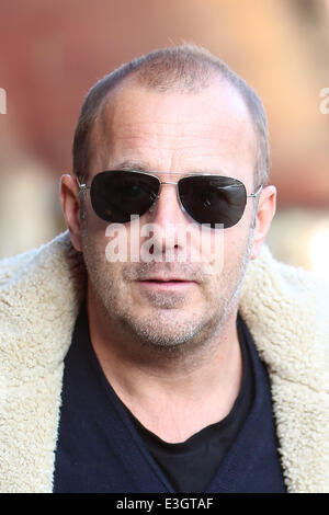 Prominente Gäste am Flughafen Tegel ankommen an Bambi awards 2013.  Mitwirkende: Heino Ferch wo: Berlin, Deutschland bei: 14. November 2013 Stockfoto