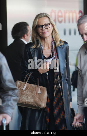 Prominente Gäste am Flughafen Tegel ankommen an Bambi awards 2013.  Mitwirkende: Nina Ruge Where: Berlin, Deutschland bei: 14. November 2013 Stockfoto