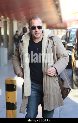 Prominente Gäste am Flughafen Tegel ankommen an Bambi awards 2013.  Mitwirkende: Heino Ferch wo: Berlin, Deutschland bei: 14. November 2013 Stockfoto