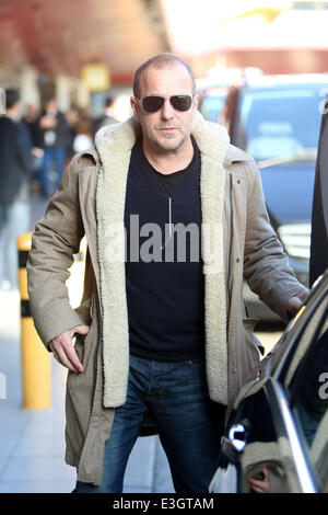 Prominente Gäste am Flughafen Tegel ankommen an Bambi awards 2013.  Mitwirkende: Heino Ferch wo: Berlin, Deutschland bei: 14. November 2013 Stockfoto