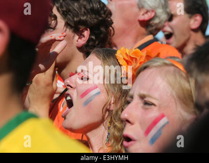 Sao Paulo, Brasilien. 23. Juni 2014. Fans sehen das Match zwischen Deutschland und Chile in der Gruppe B von der FIFA WM 2014, im Tal des Anhangabau in der Innenstadt von Sao Paulo, südöstlichen Brasilien, am 23. Juni 2014. Bildnachweis: Dpa picture Alliance/Alamy Live News Stockfoto