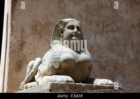 Sphinx Gartenverzierung in Schloss Donnafugata in Sizilien Stockfoto