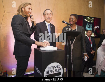 Internationale Musik-Star David Guetta, zusammen mit den Vereinten Nationen und internationale Hilfsorganisationen, startete seine Musik-Video "One Voice" im UN-Hauptquartier heute Abend zur Unterstützung der Kampagne "Die Welt braucht mehr". Vor allem produziert von G Stockfoto