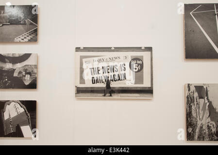 Royal Academy of Arts, Piccadilly, London UK. 24. Juni 2014. Mehr als 400 original-Fotografien, aufgenommen zwischen 1961 und 1967 von Dennis Hopper, US-amerikanischer Schauspieler, Regisseur und Künstler. Die Fotografien wurden persönlich ausgewählt und bearbeitet von Hopper für seine erste große Ausstellung im Art Center Fort Worth in Texas im Jahr 1970 und die Vintage-Prints wurden erst nach seinem Tod im Jahr 2010 wiederentdeckt. Dies ist das erste Mal diese Werkgruppe in Großbritannien gesehen hat. Bildnachweis: Malcolm Park Leitartikel/Alamy Live-Nachrichten Stockfoto