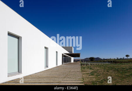 Haus in Valadas, Montemor-o-Novo, Montemor-o-Novo, Portugal. Architekt: Carrilho da Graça, Arquitecto, 2012. Fassade-Perspektive Stockfoto