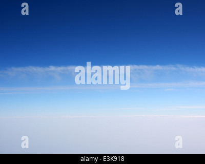 Flugzeuge und Kondensstreifen bei ca. 32000ft über Baden-Baden, pic5 Stockfoto