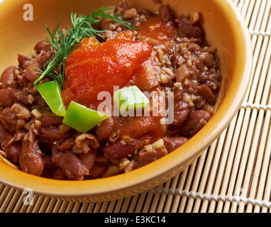 Ful Medames - ägyptischer, sudanesischer Gericht gekocht und püriert Fava Bohnen serviert mit Pflanzenöl, Stockfoto