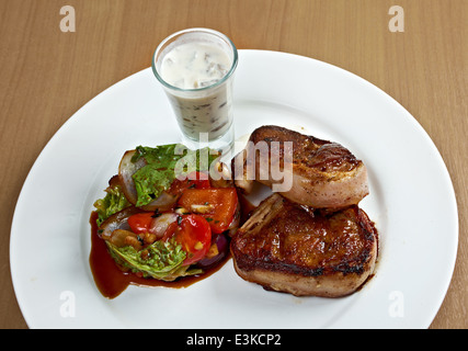 Gegrilltes Rinderfilet Medaillon mit sauce Stockfoto