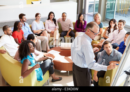 Geschäftsmann, Präsentation, Bürokollegen Stockfoto