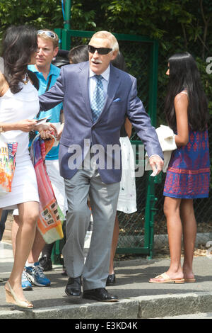 Wimbledon, London, UK. 24. Juni 2014. TV-Persönlichkeit Sir Bruce Forsyth ankommt, um Tennis bei den All England Club in Wimbledon Kredit zu sehen: Amer Ghazzal/Alamy Live-Nachrichten Stockfoto