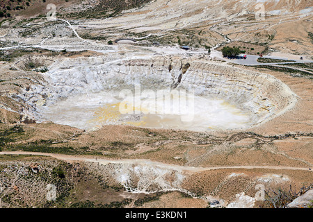 Der Vulkan der Insel Nisyros und der "Stefanos" Krater in Griechenland Stockfoto