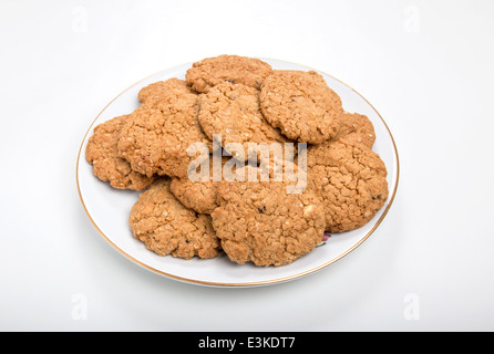 Quinoa-Cranberry und weiße Schokolade Cookies/Kekse auf einem weißen Teller 'Ausschneiden' co (16 von 17) Stockfoto