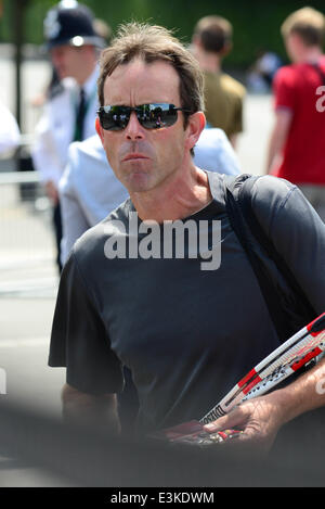 London, UK. 24. Juni 2014. Jeremy Bates entdeckte betreten Wimbledon Stadion am 24. Juni 2014 in London. Bildnachweis: Siehe Li/Alamy Live News Stockfoto